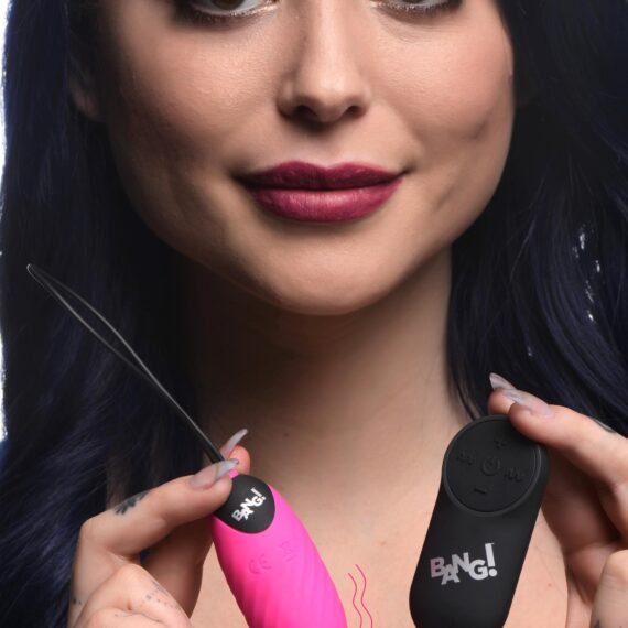 ag950-female-model-001