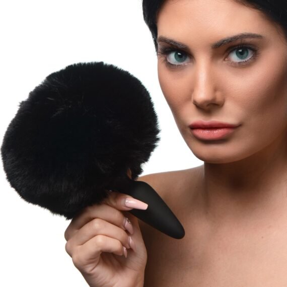 ag974-black-female-model-001