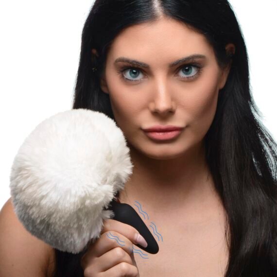 ag978-white-female-model-001